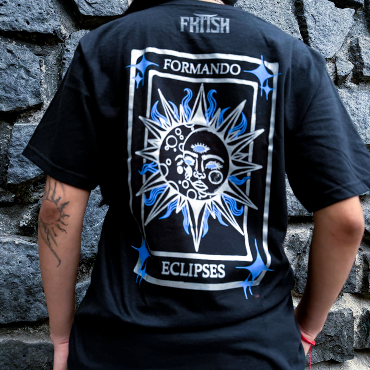 Playera Oversize Formando Eclipses
